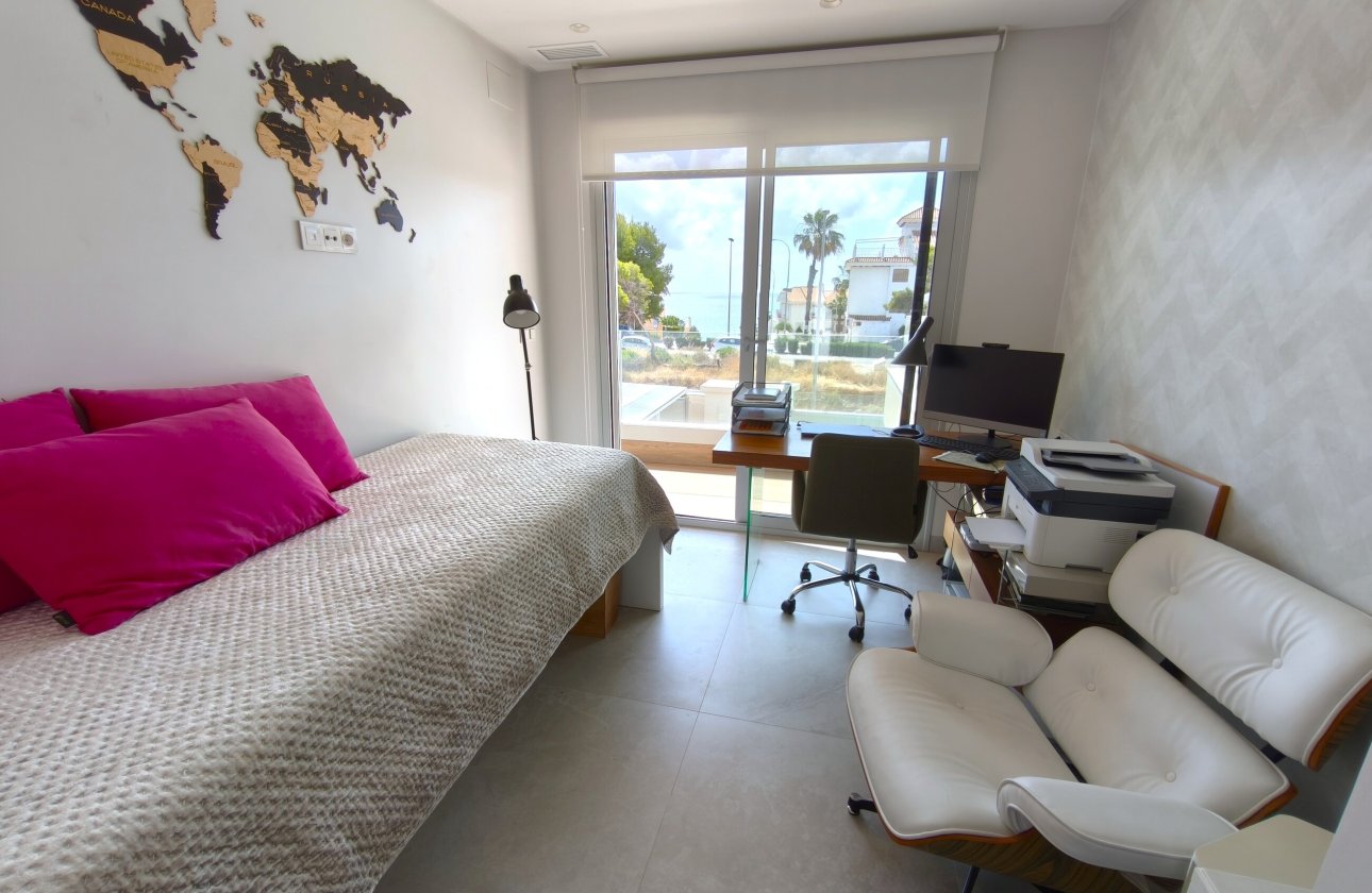 Resale - Villa -
Orihuela Costa - Costa Blanca