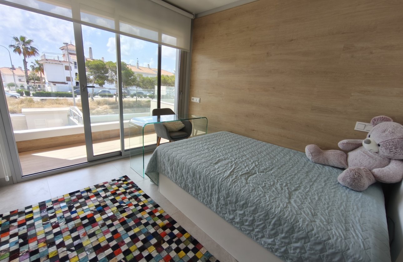 Resale - Villa -
Orihuela Costa - Costa Blanca