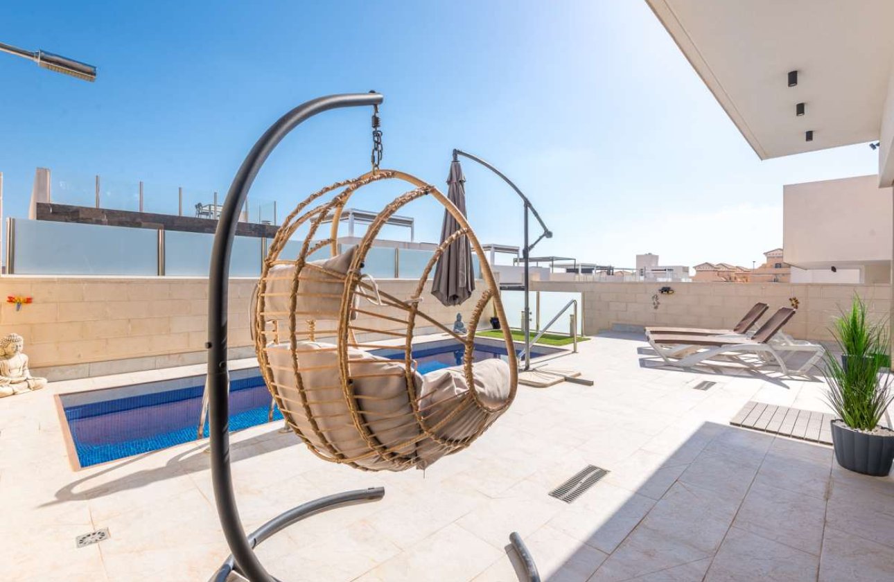 Resale - Villa -
Orihuela Costa - Costa Blanca