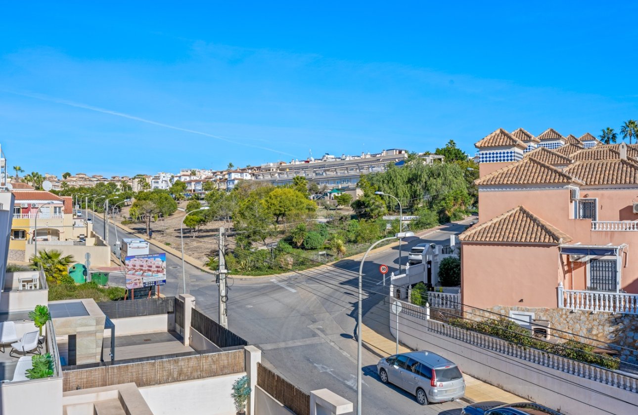 Resale - Villa -
Orihuela Costa - Costa Blanca