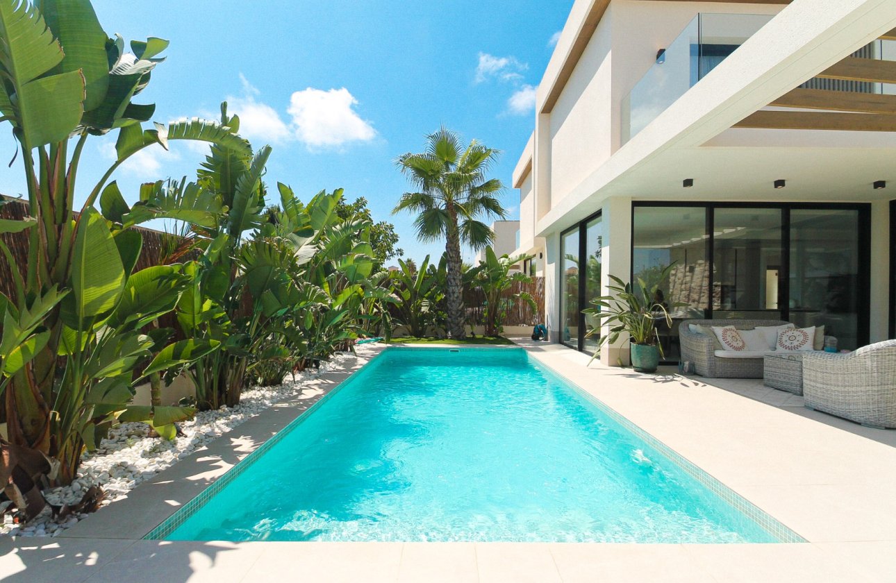 Resale - Villa -
Orihuela Costa - Costa Blanca