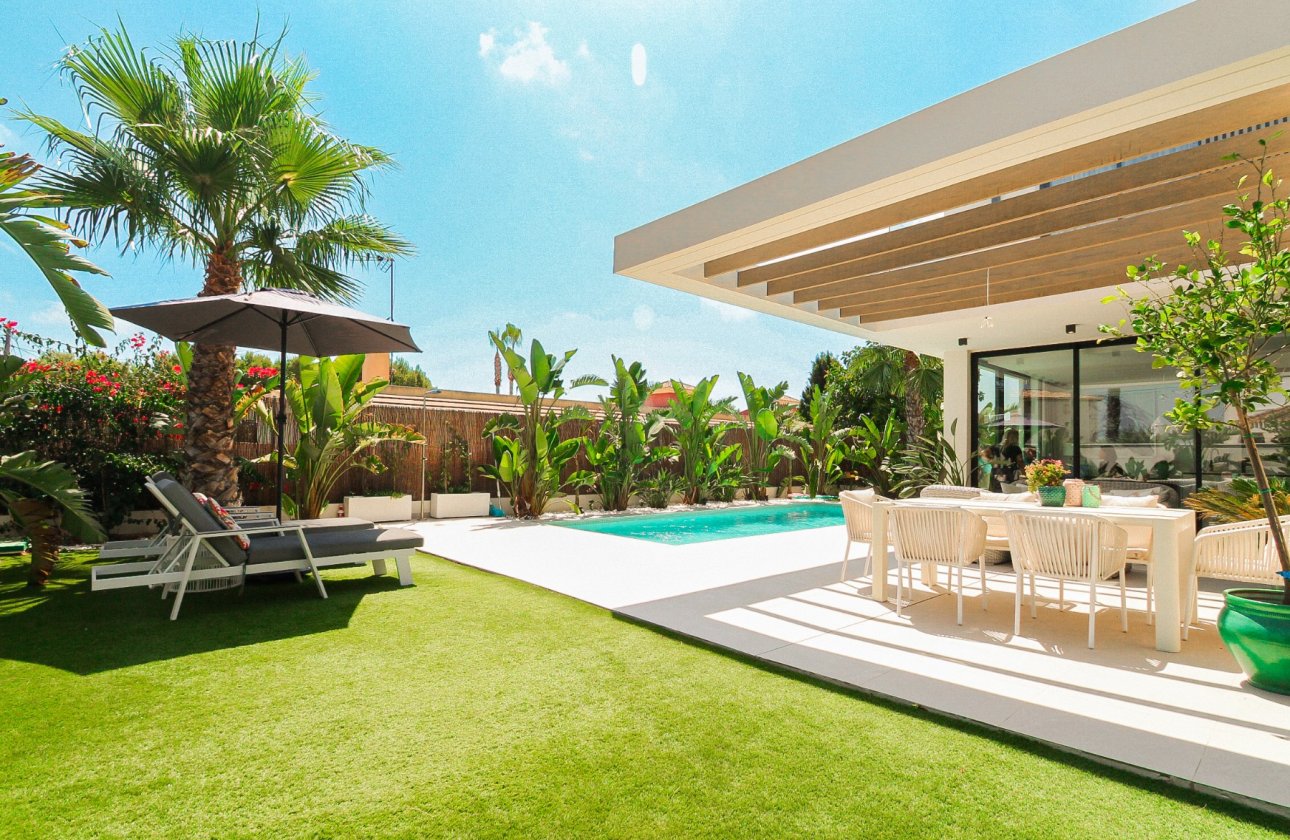 Resale - Villa -
Orihuela Costa - Costa Blanca