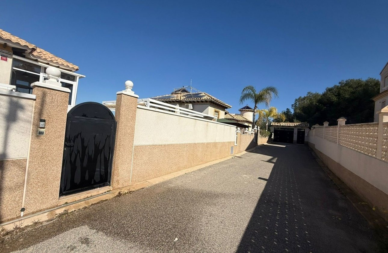 Resale - Villa -
Orihuela Costa - Costa Blanca