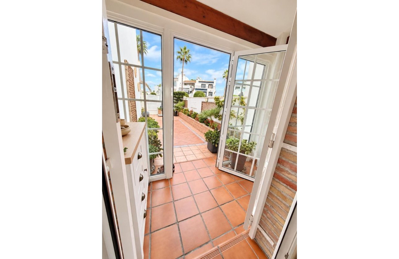 Resale - Villa -
Orihuela Costa - Costa Blanca