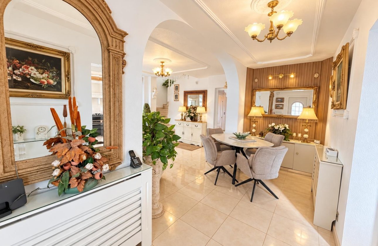 Resale - Villa -
Orihuela Costa - Costa Blanca