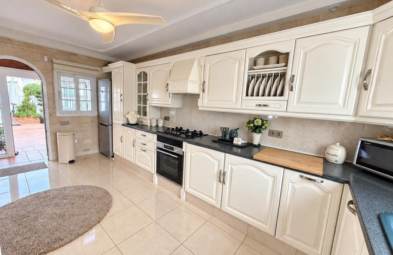 Resale - Villa -
Orihuela Costa - Costa Blanca