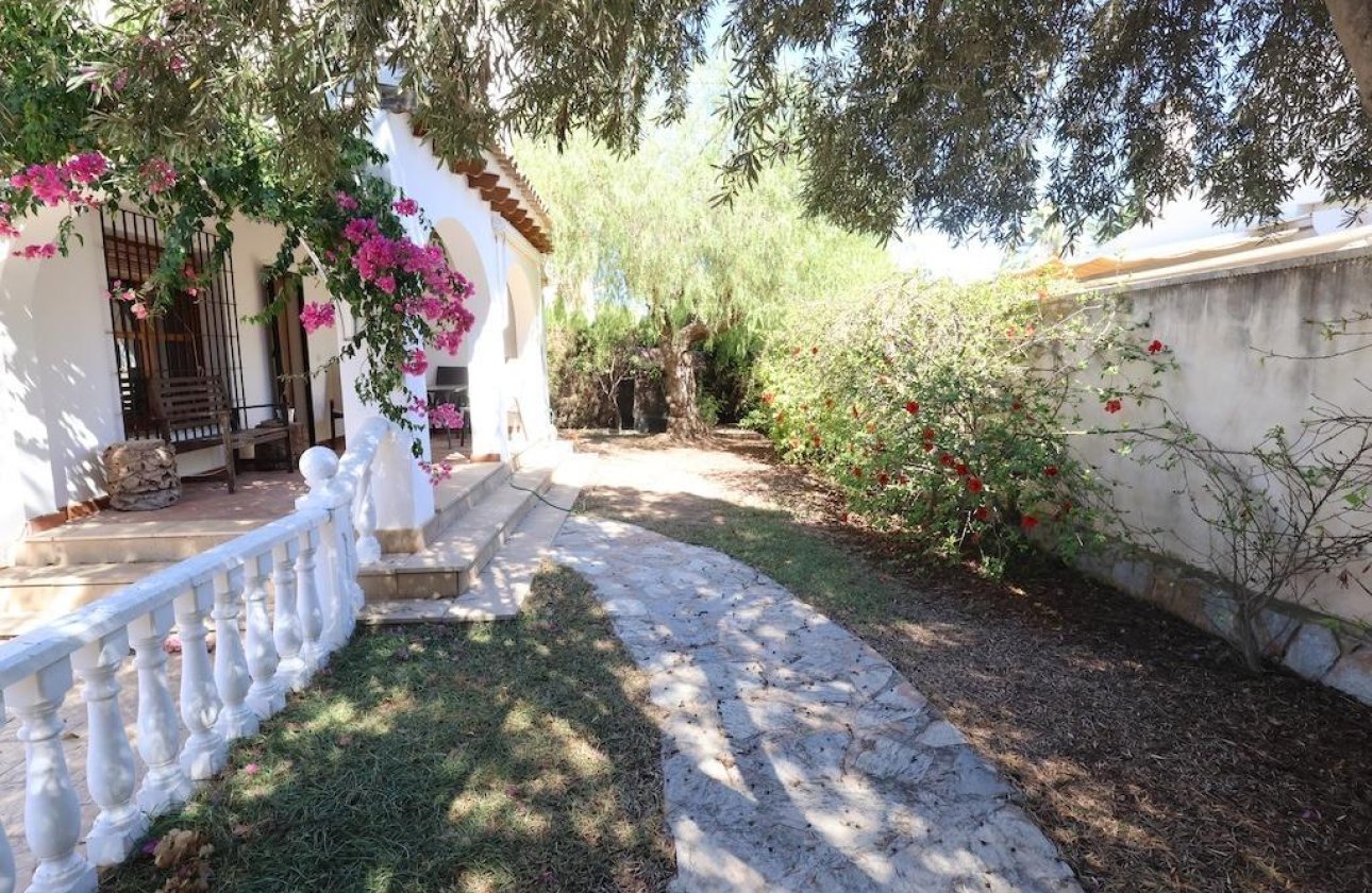 Resale - Villa -
Orihuela Costa - Costa Blanca