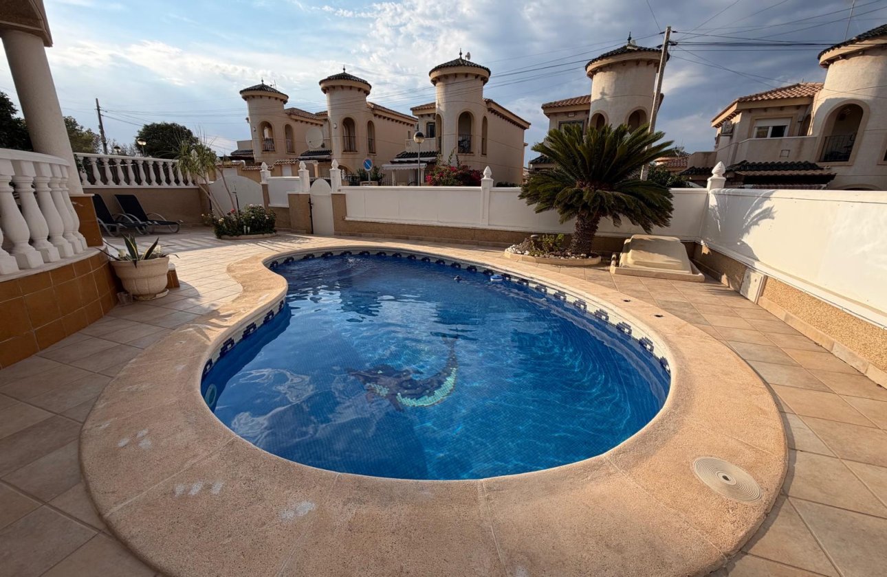 Resale - Villa -
Orihuela Costa - Costa Blanca