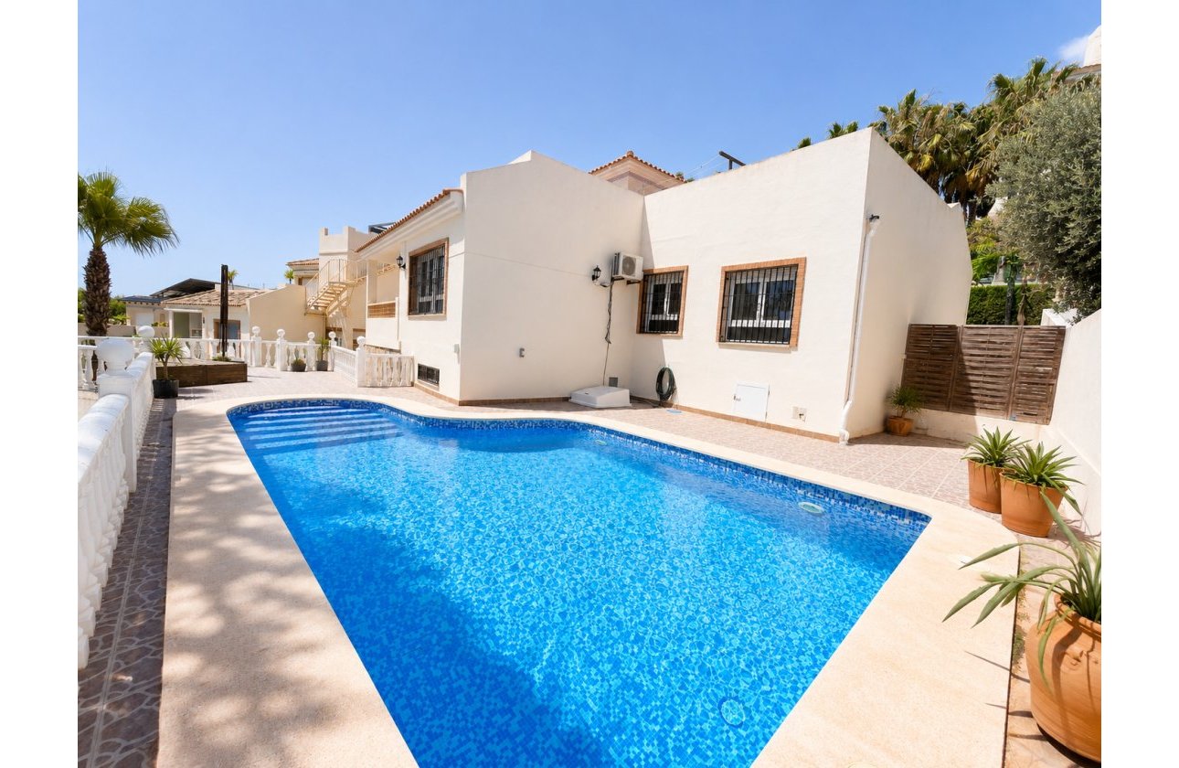 Resale - Villa -
Orihuela Costa - Costa Blanca