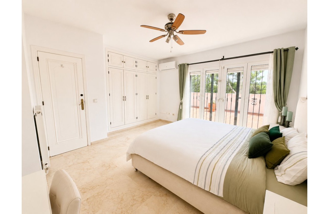 Resale - Villa -
Orihuela Costa - Costa Blanca