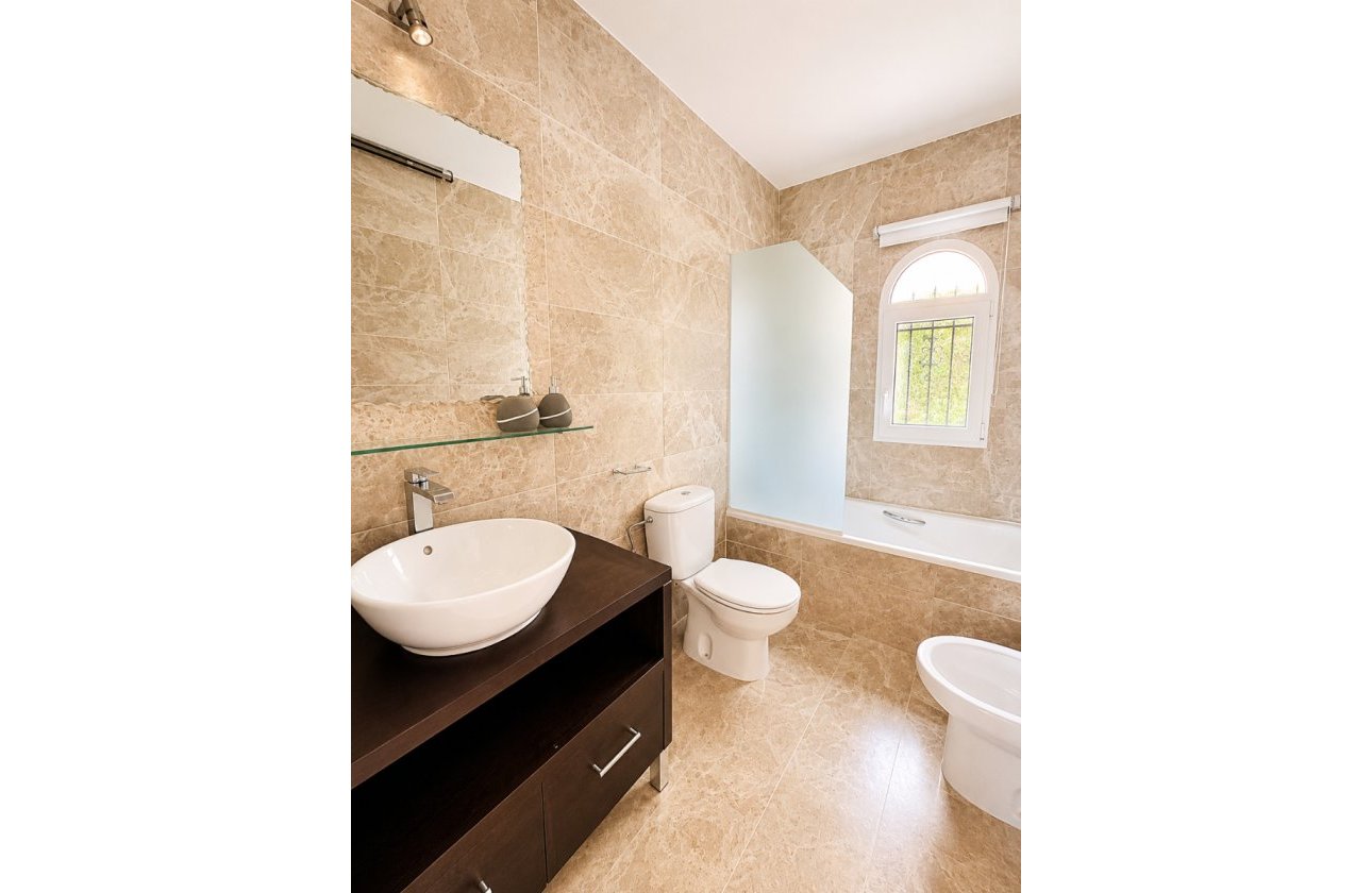 Resale - Villa -
Orihuela Costa - Costa Blanca
