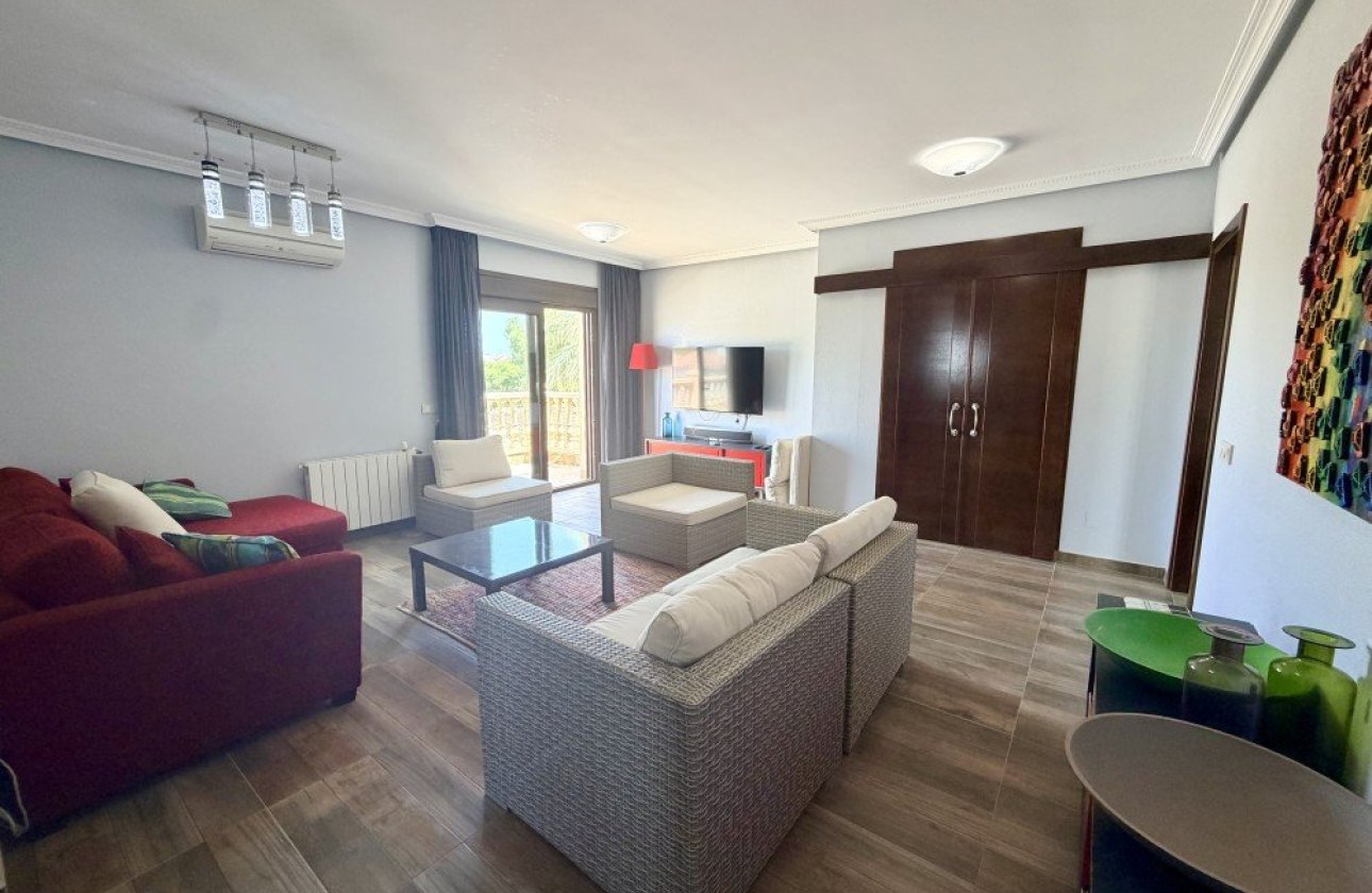 Resale - Villa -
Orihuela Costa - Costa Blanca