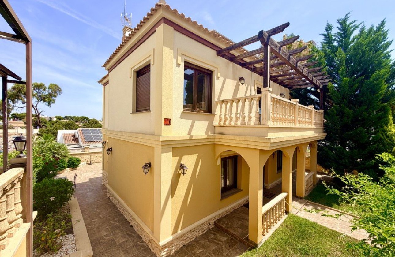 Resale - Villa -
Orihuela Costa - Costa Blanca