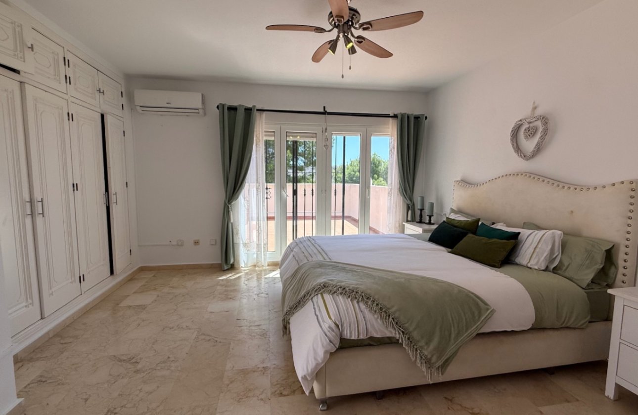 Resale - Villa -
Orihuela Costa - Costa Blanca