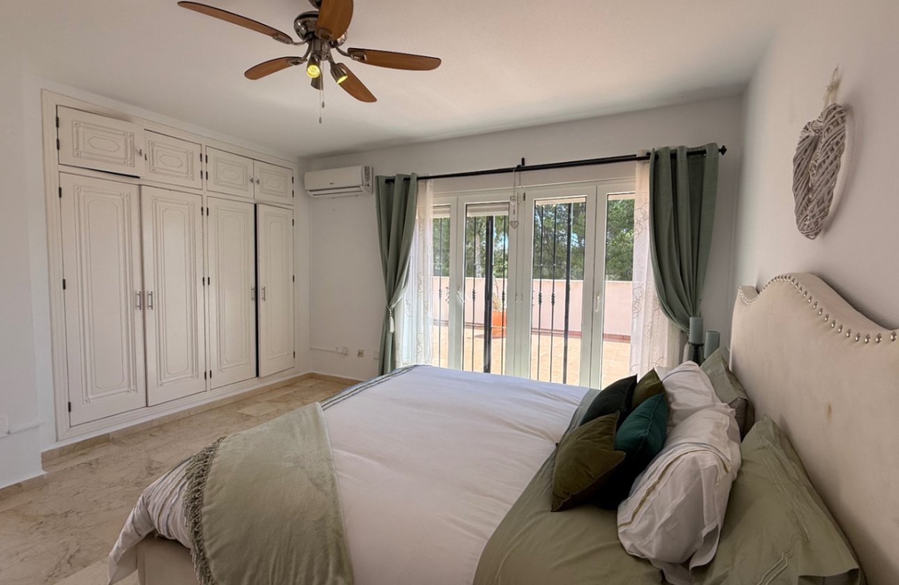 Resale - Villa -
Orihuela Costa - Costa Blanca