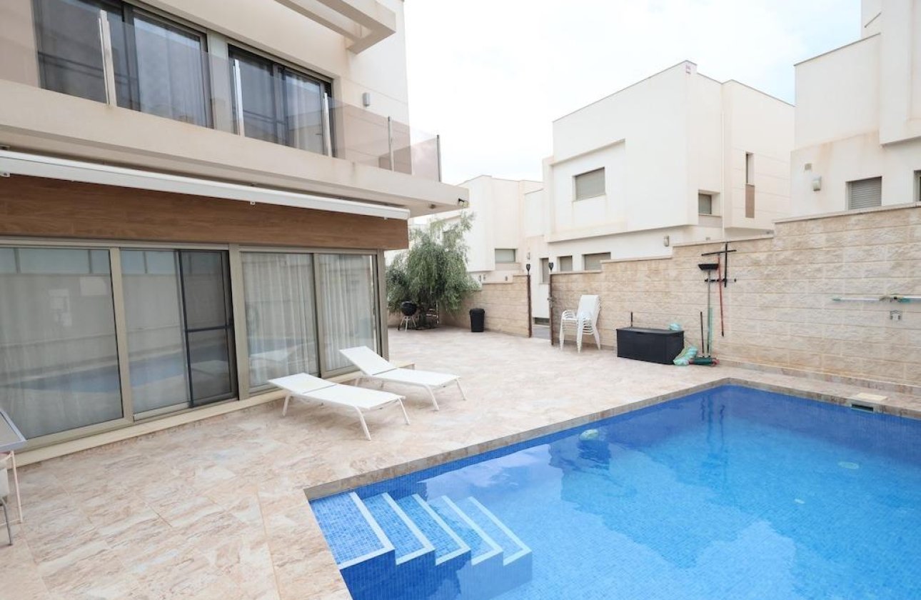 Resale - Villa -
Orihuela Costa - Costa Blanca
