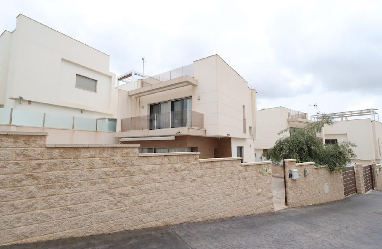 Resale - Villa -
Orihuela Costa - Costa Blanca