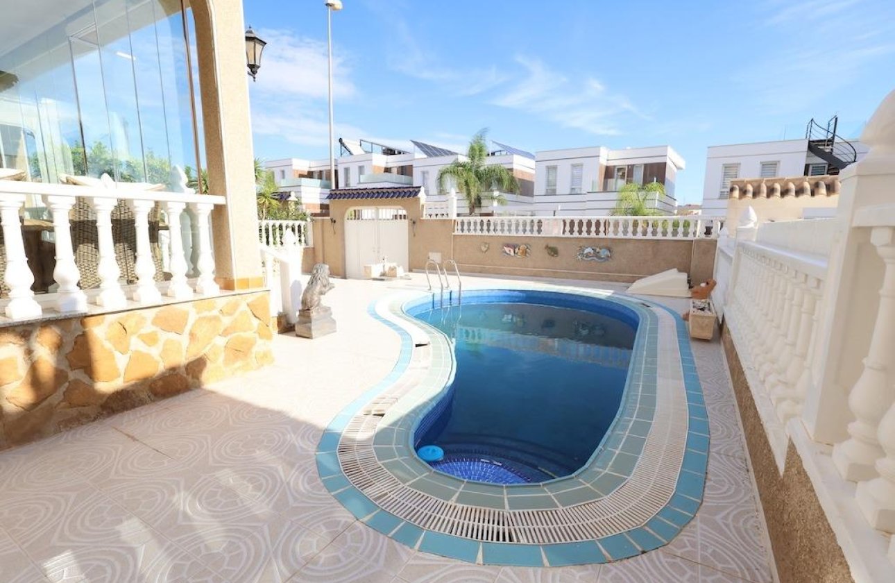 Resale - Villa -
Orihuela Costa - Costa Blanca