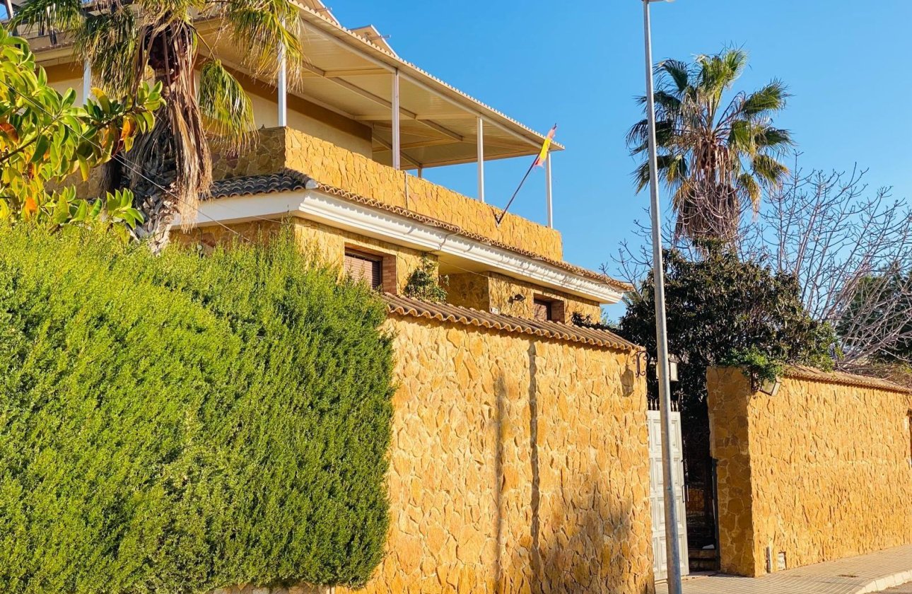 Resale - Villa -
Orihuela Costa - La Florida