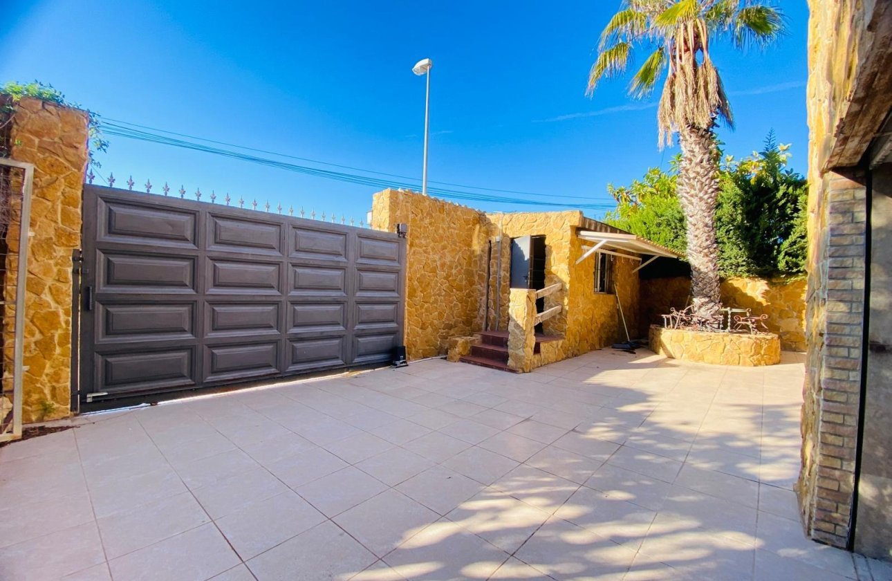 Resale - Villa -
Orihuela Costa - La Florida