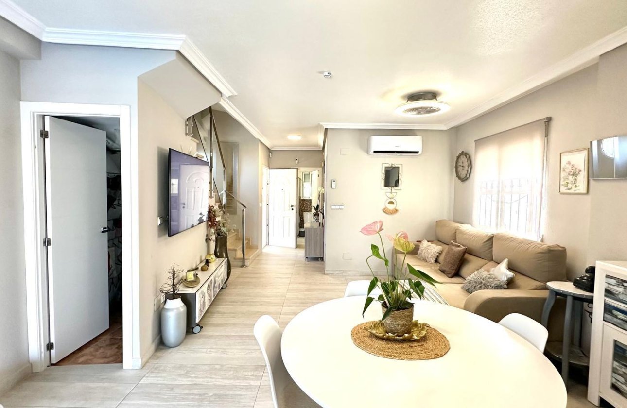 Resale - Villa -
Orihuela Costa - La Regia