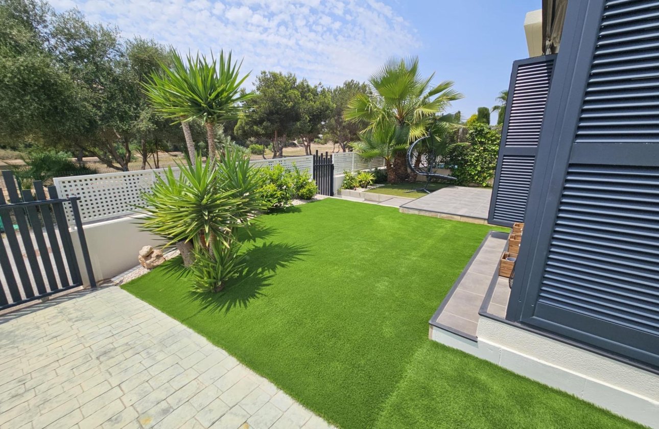 Resale - Villa -
Orihuela Costa - La Regia