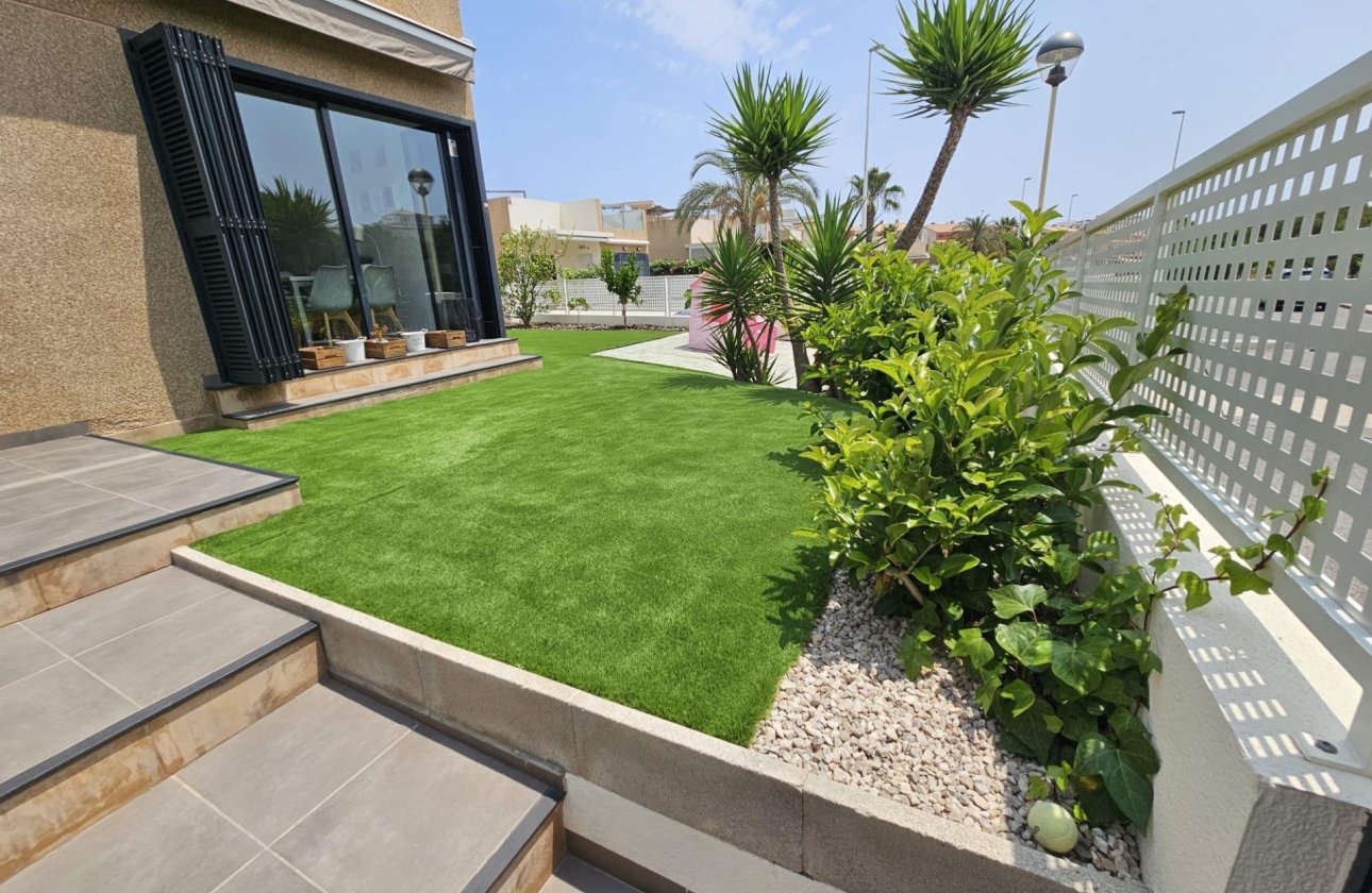 Resale - Villa -
Orihuela Costa - La Regia