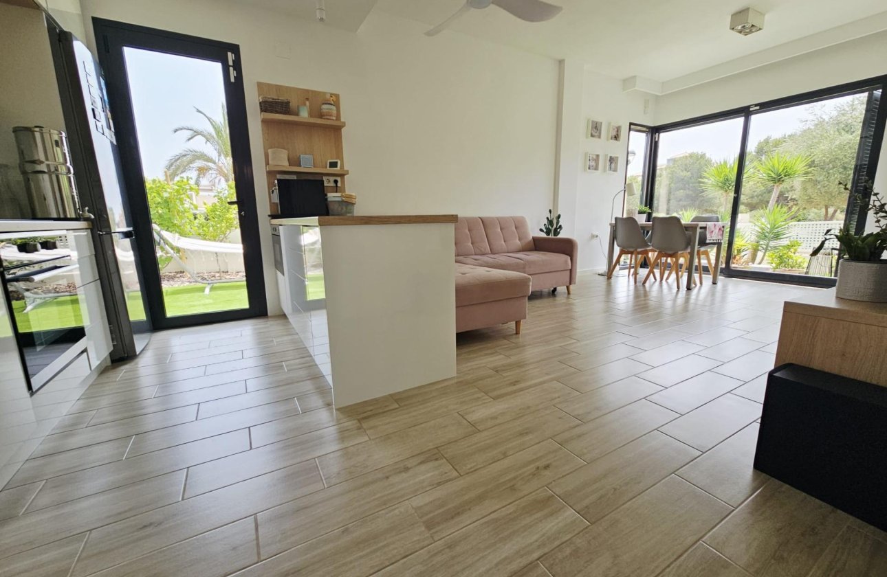 Resale - Villa -
Orihuela Costa - La Regia
