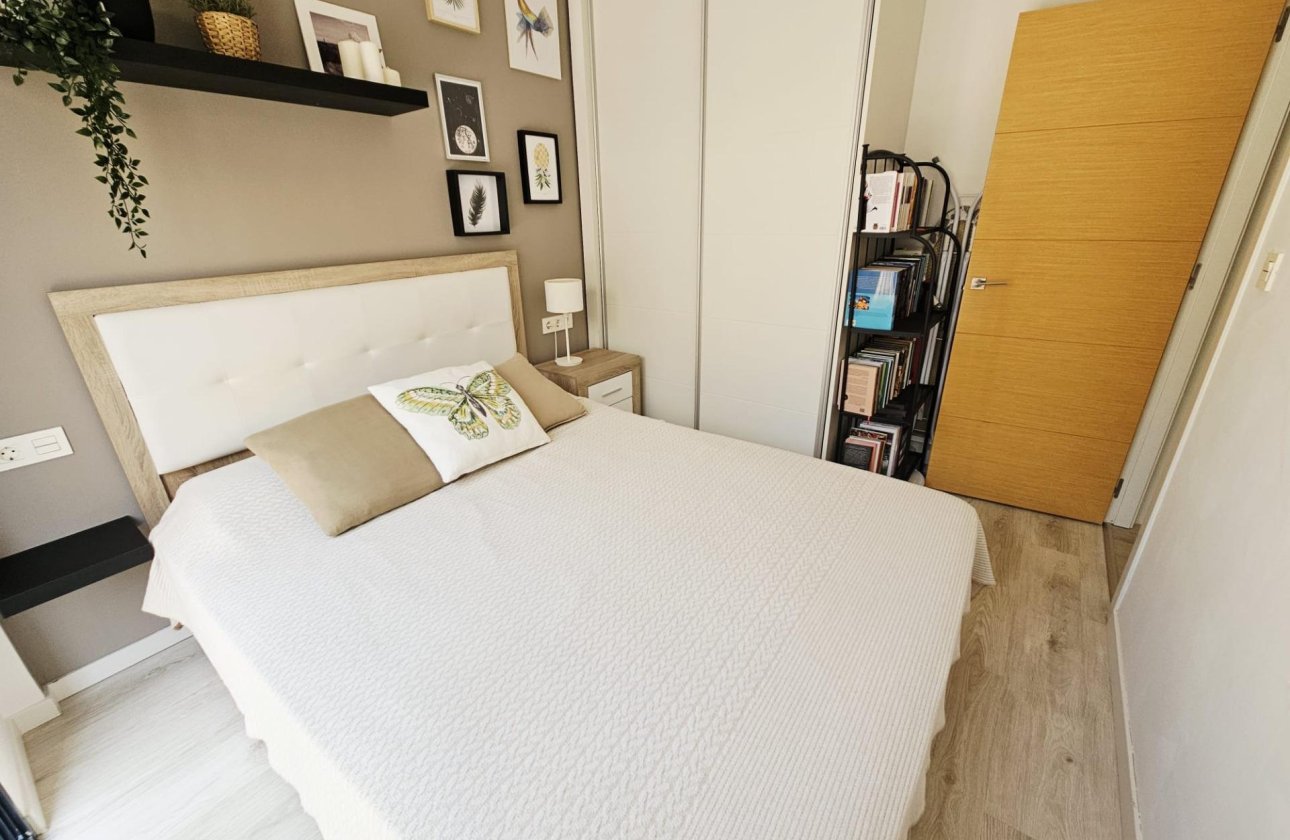 Resale - Villa -
Orihuela Costa - La Regia