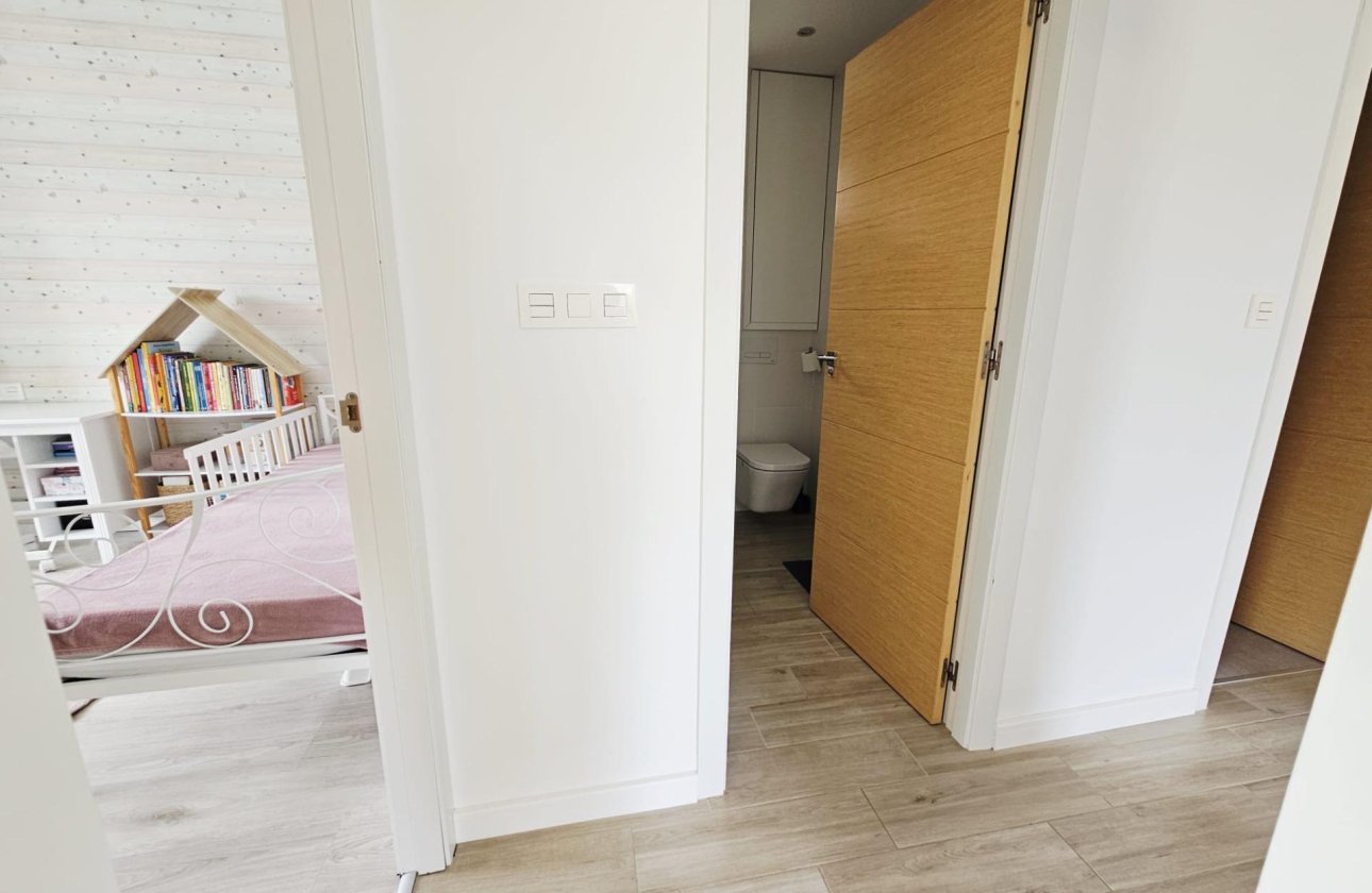 Resale - Villa -
Orihuela Costa - La Regia