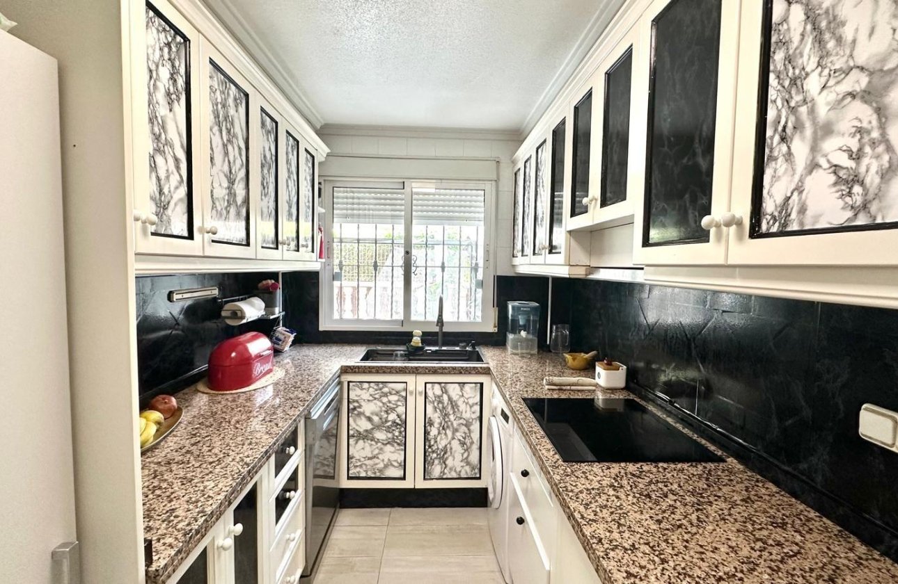 Resale - Villa -
Orihuela Costa - La Regia