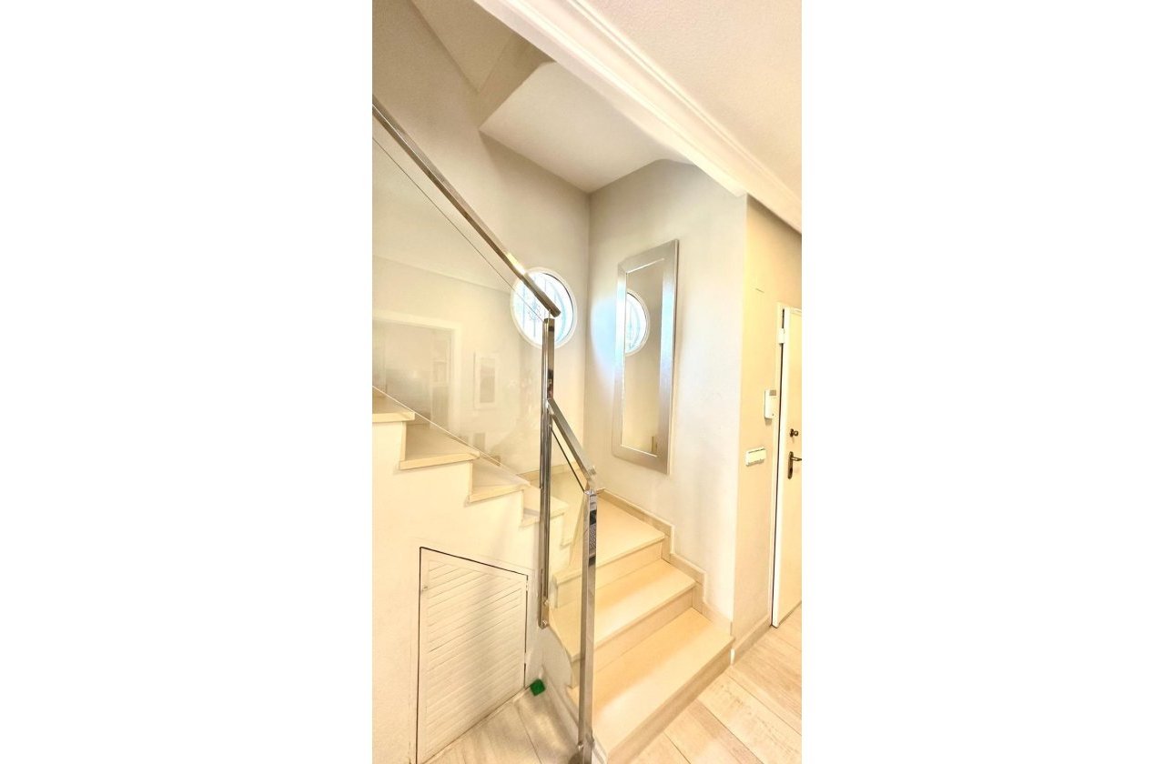 Resale - Villa -
Orihuela Costa - La Regia