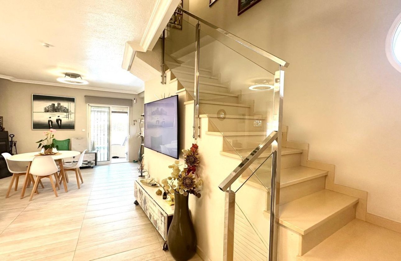 Resale - Villa -
Orihuela Costa - La Regia