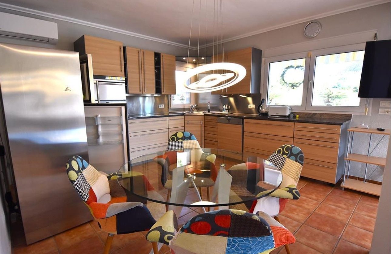 Resale - Villa -
Orihuela Costa - La Zenia