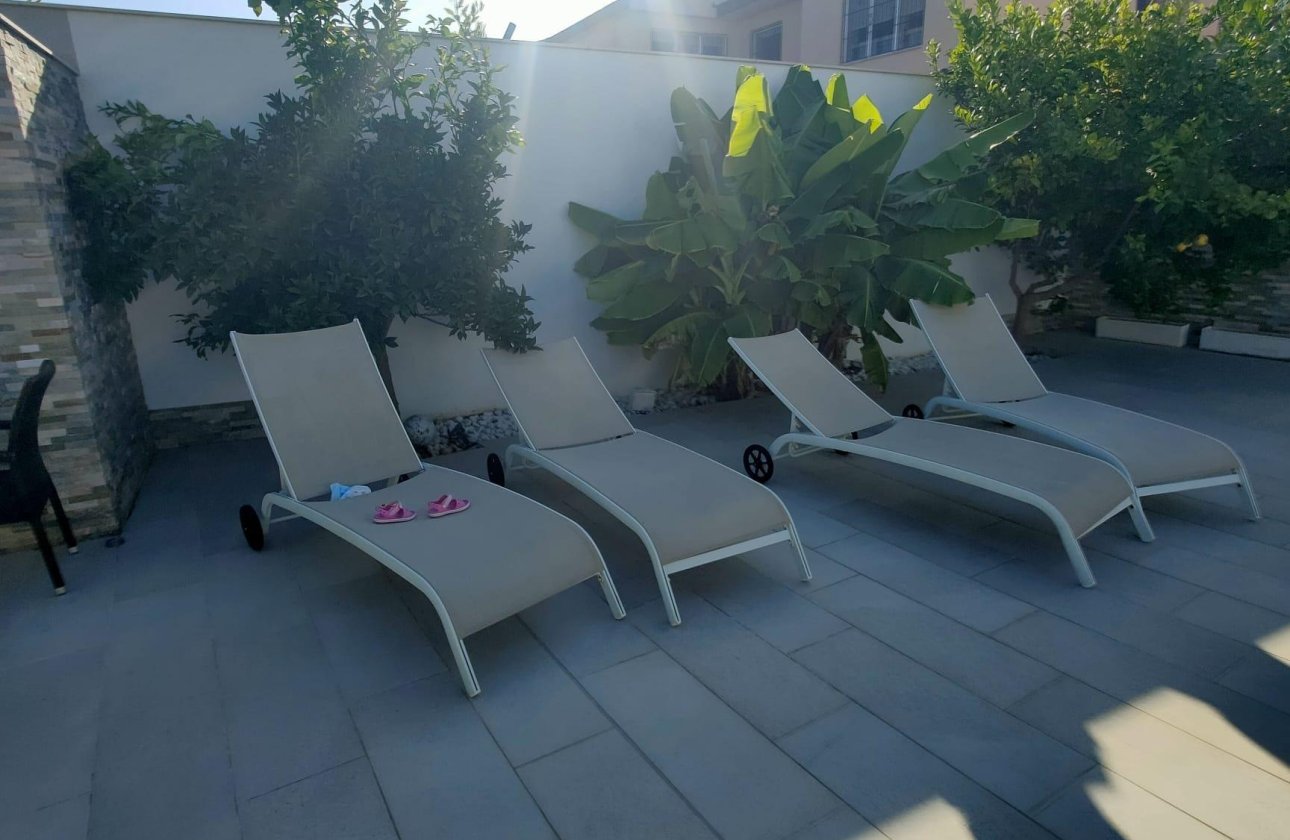 Resale - Villa -
Orihuela Costa - La Zenia