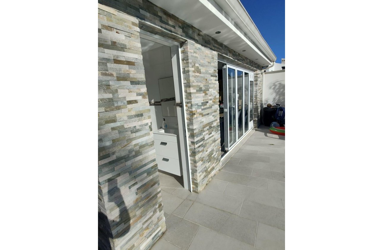 Resale - Villa -
Orihuela Costa - La Zenia