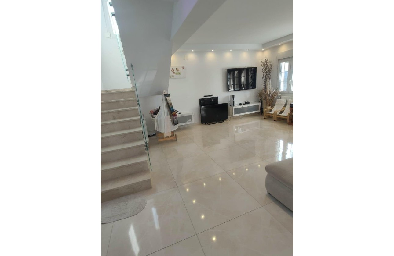 Resale - Villa -
Orihuela Costa - La Zenia