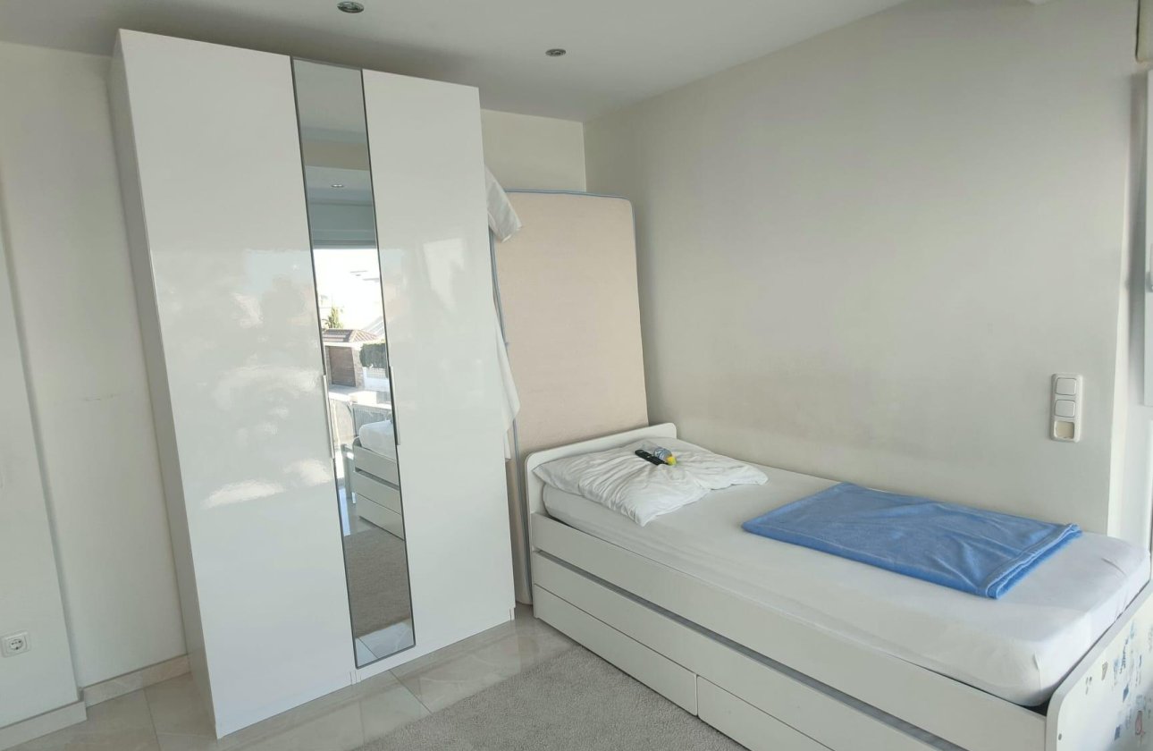 Resale - Villa -
Orihuela Costa - La Zenia