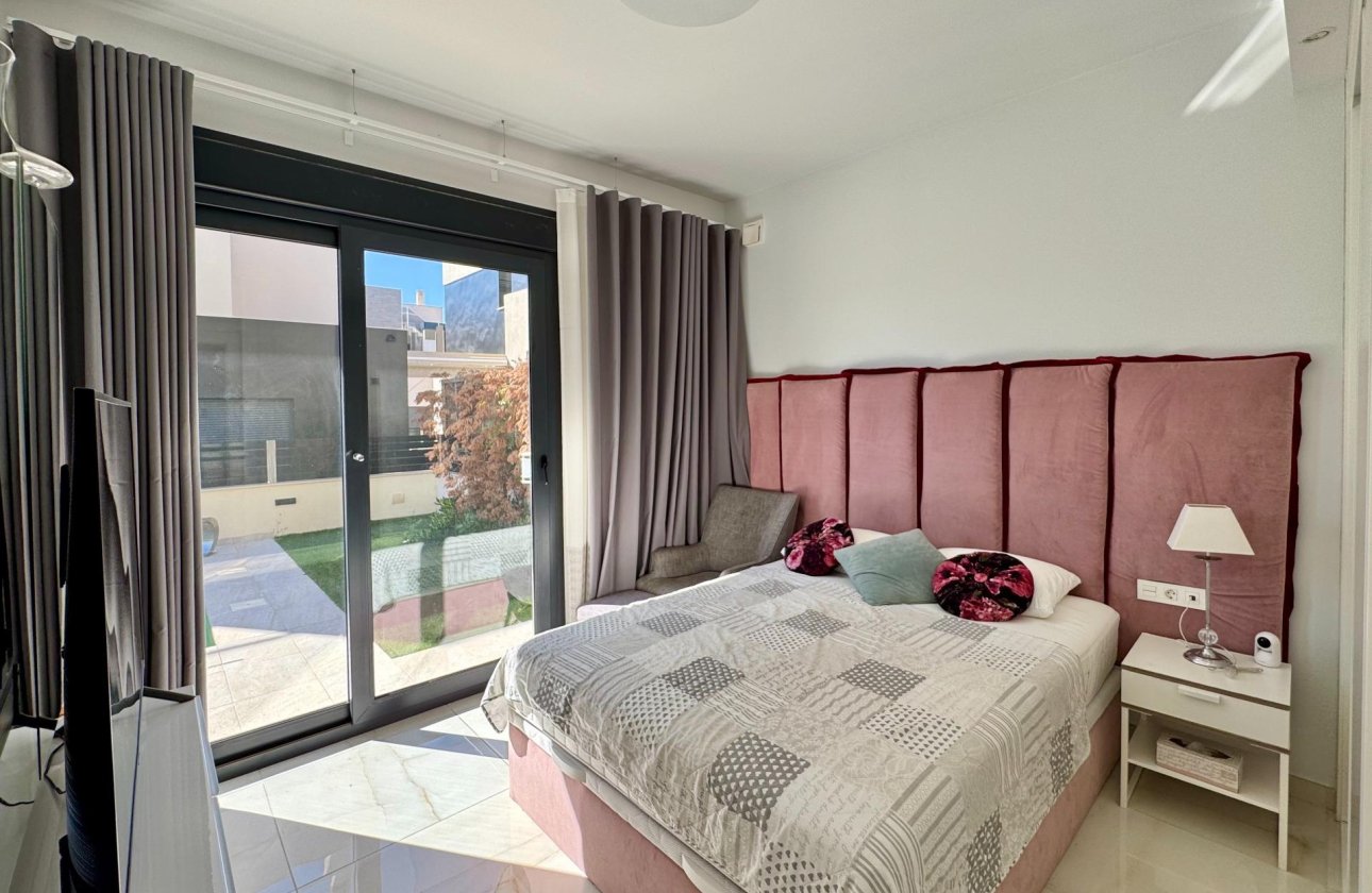 Resale - Villa -
Orihuela Costa - Lomas de Cabo Roig