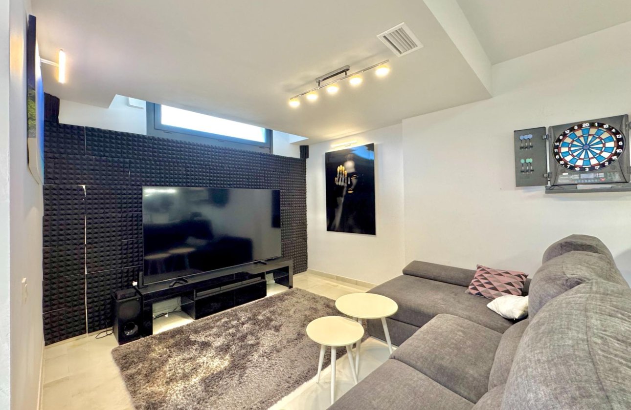 Resale - Villa -
Orihuela Costa - Lomas de Cabo Roig