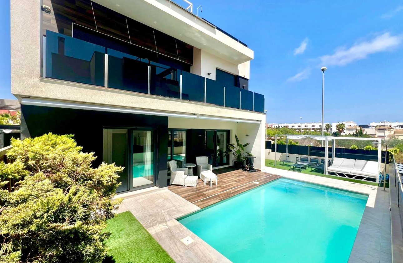 Resale - Villa -
Orihuela Costa - Lomas de Cabo Roig