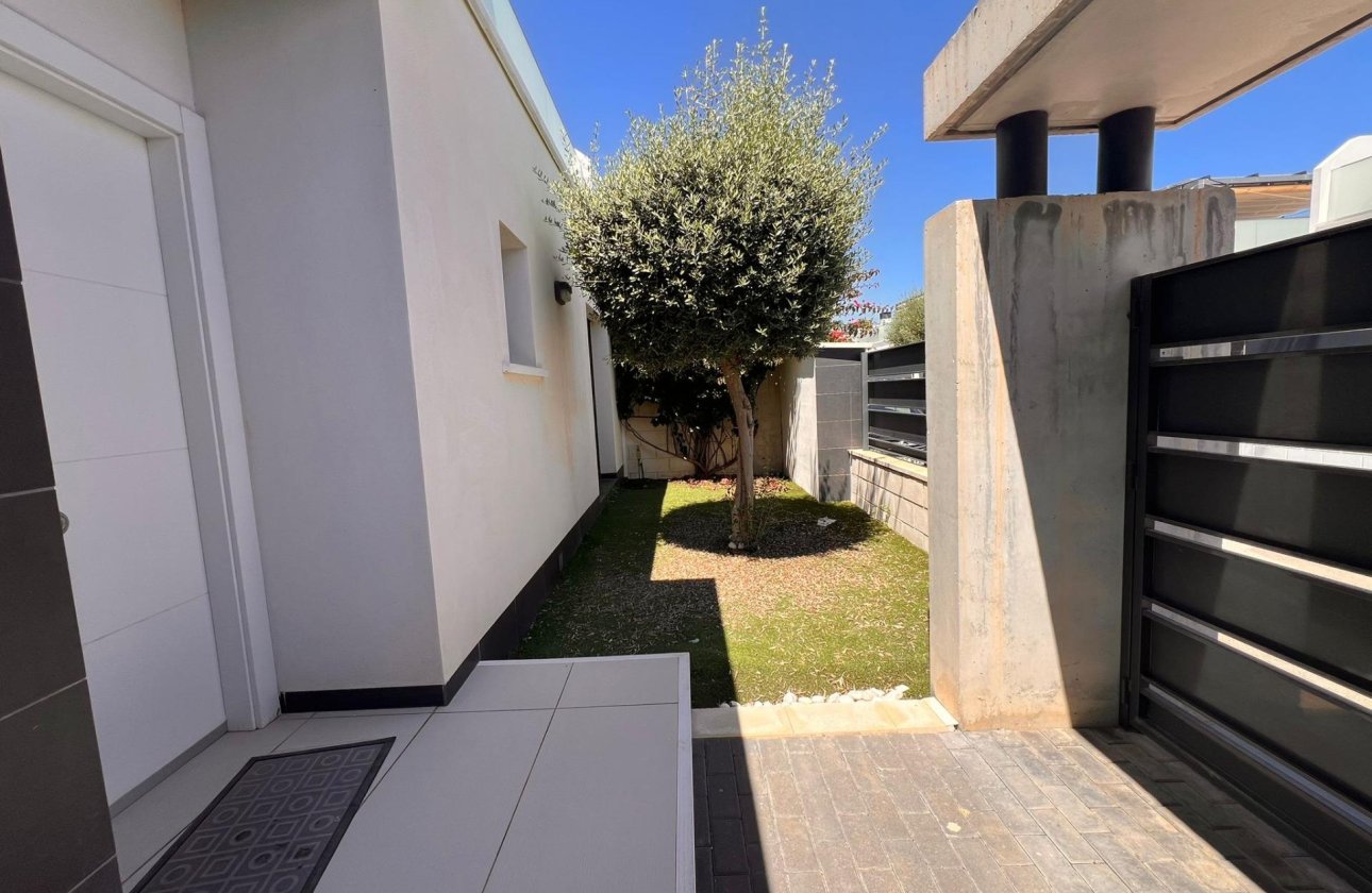 Resale - Villa -
Orihuela Costa - Lomas de Cabo Roig