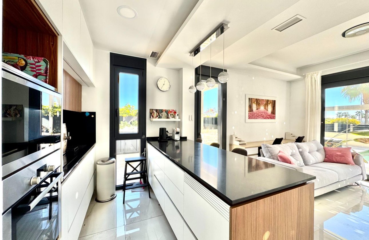 Resale - Villa -
Orihuela Costa - Lomas de Cabo Roig