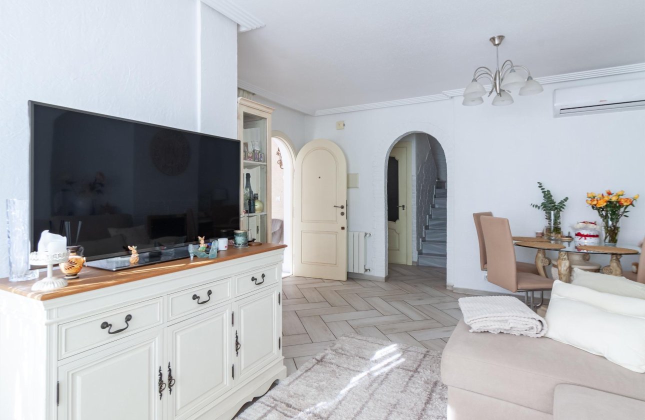 Resale - Villa -
Orihuela Costa - Los Almendros-la Florida