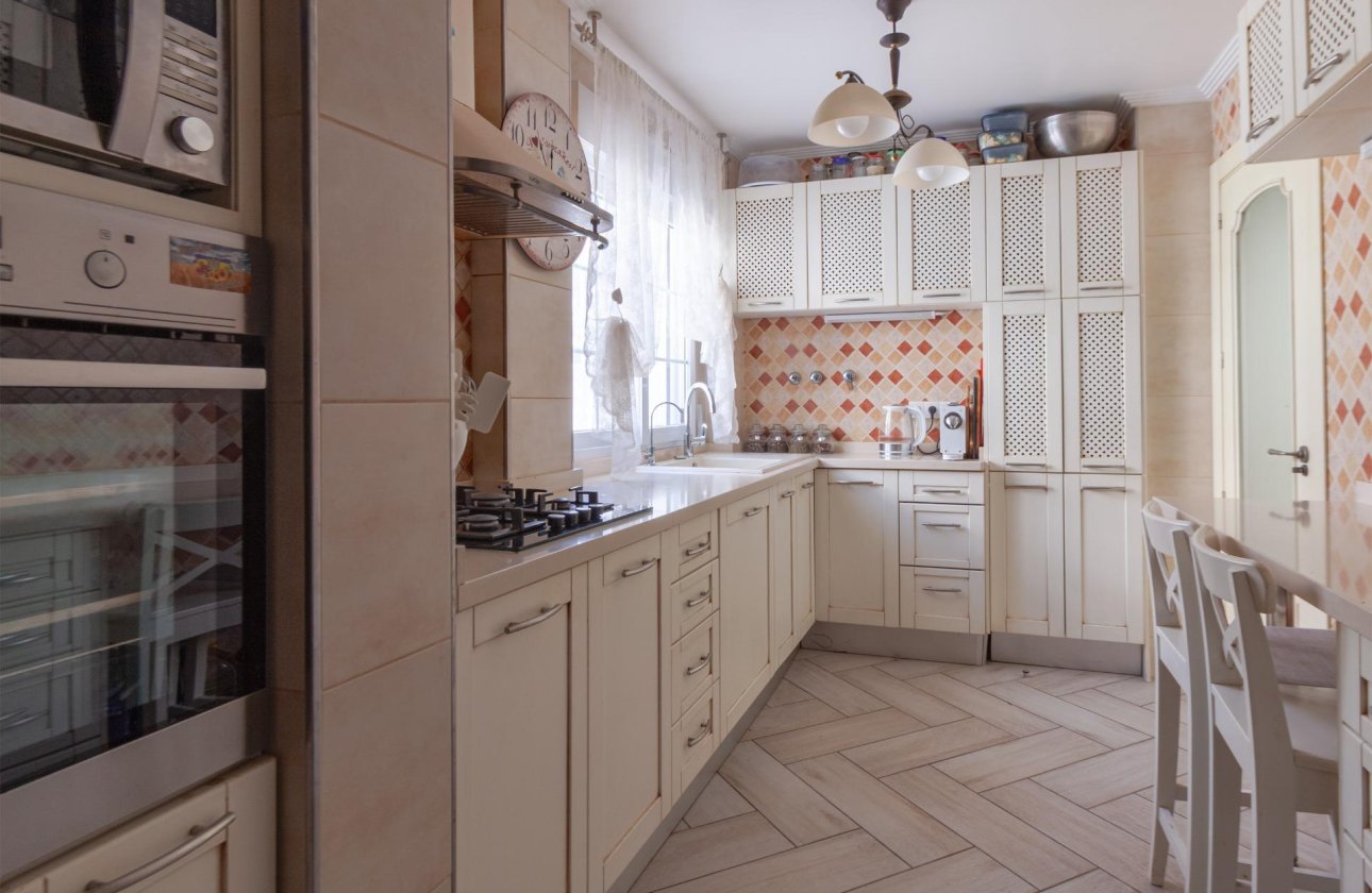 Resale - Villa -
Orihuela Costa - Los Almendros-la Florida