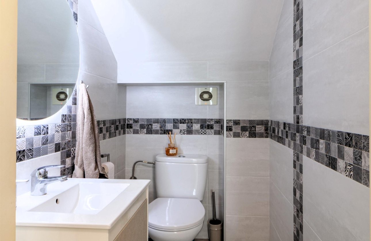 Resale - Villa -
Orihuela Costa - Los Almendros-la Florida