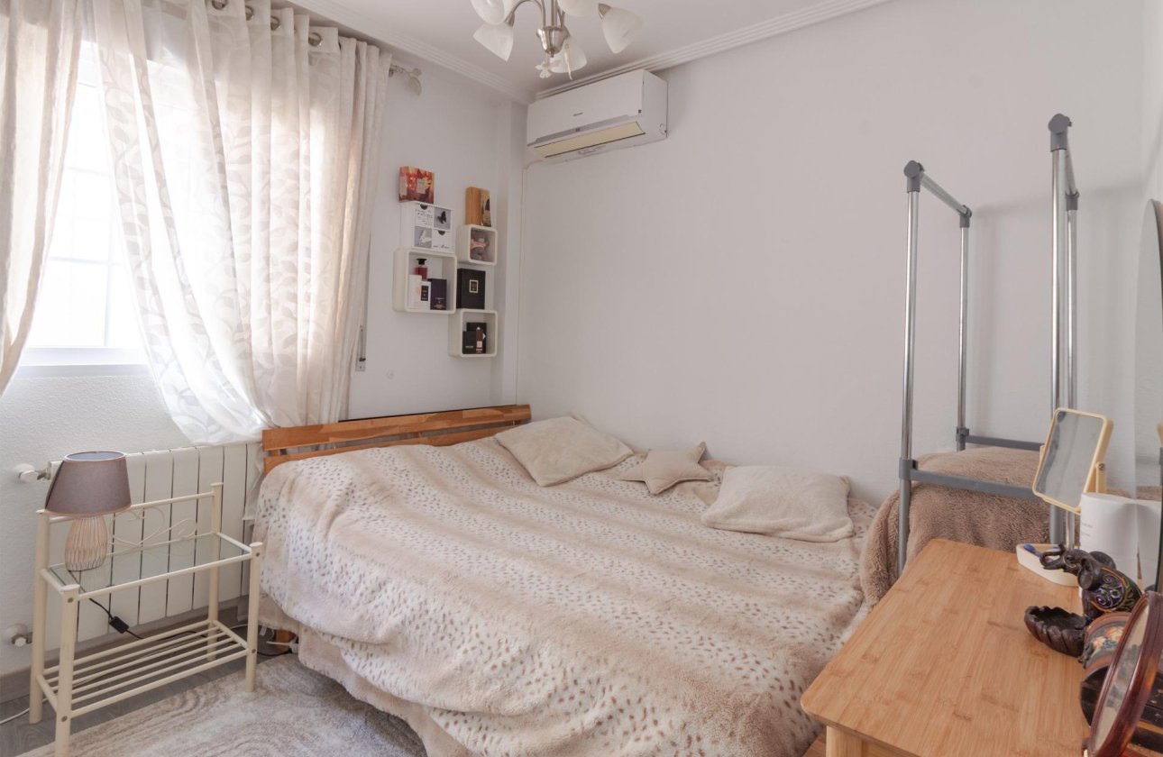 Resale - Villa -
Orihuela Costa - Los Almendros-la Florida