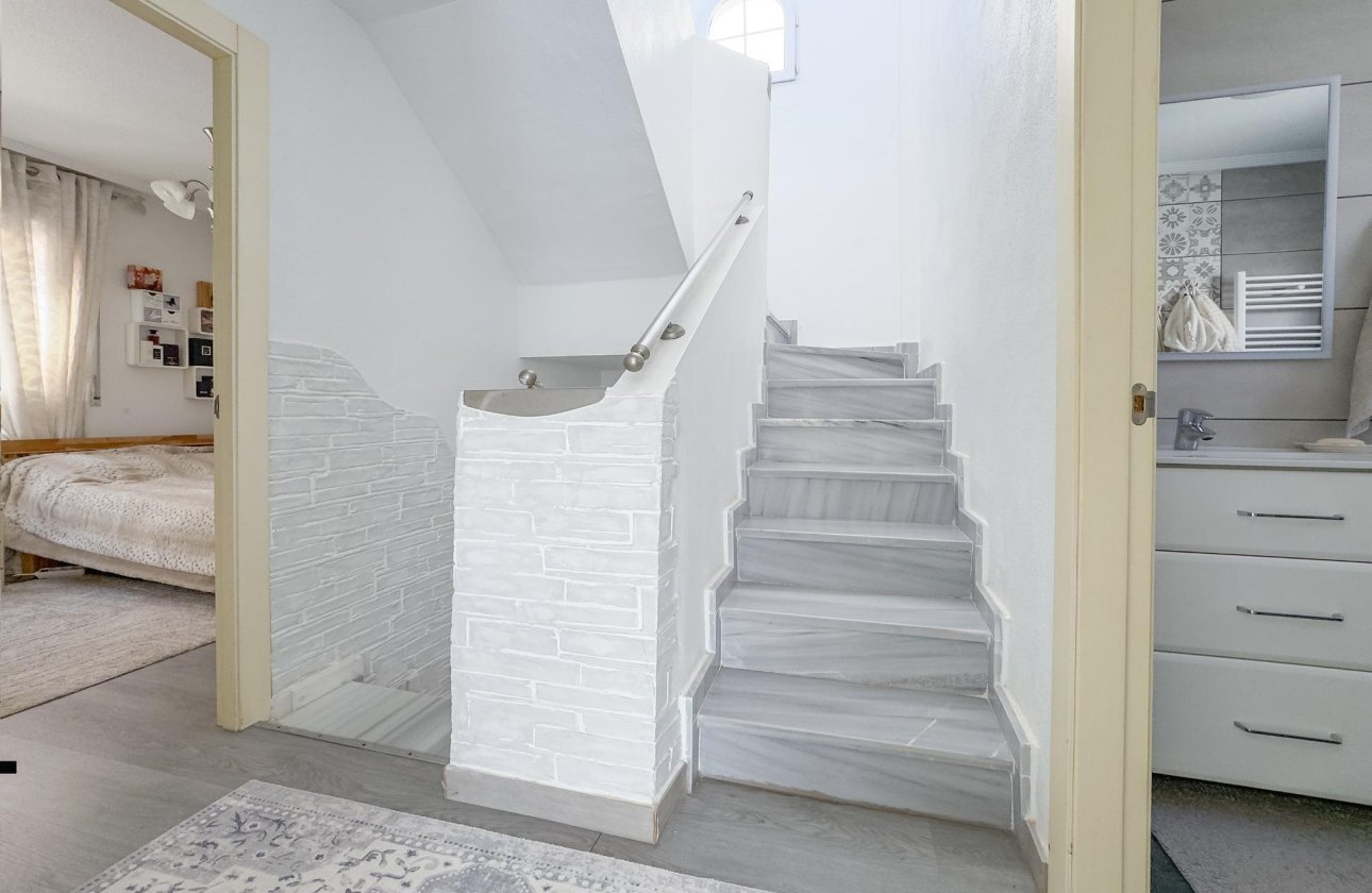 Resale - Villa -
Orihuela Costa - Los Almendros-la Florida