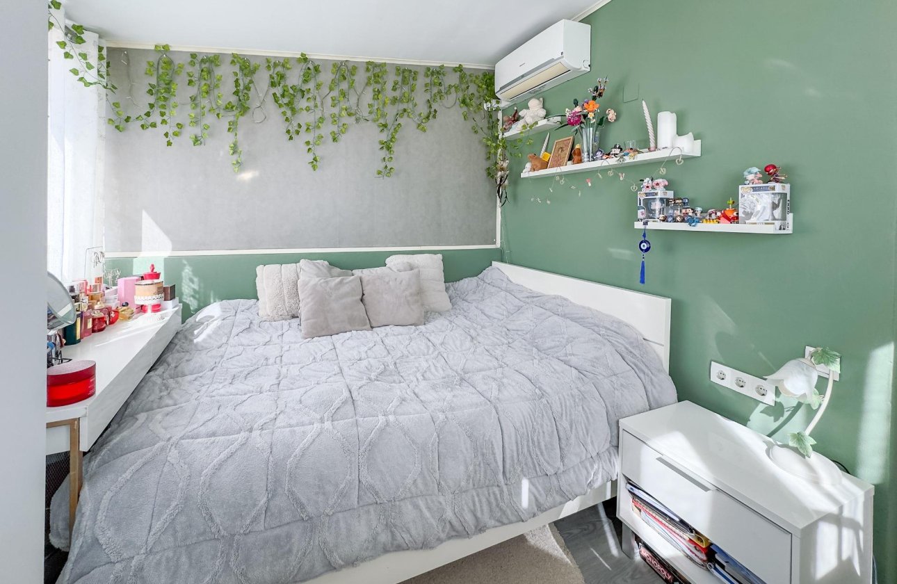 Resale - Villa -
Orihuela Costa - Los Almendros-la Florida