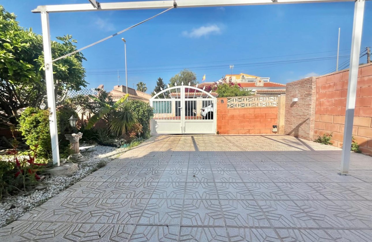 Resale - Villa -
Orihuela Costa - Los Almendros-la Florida